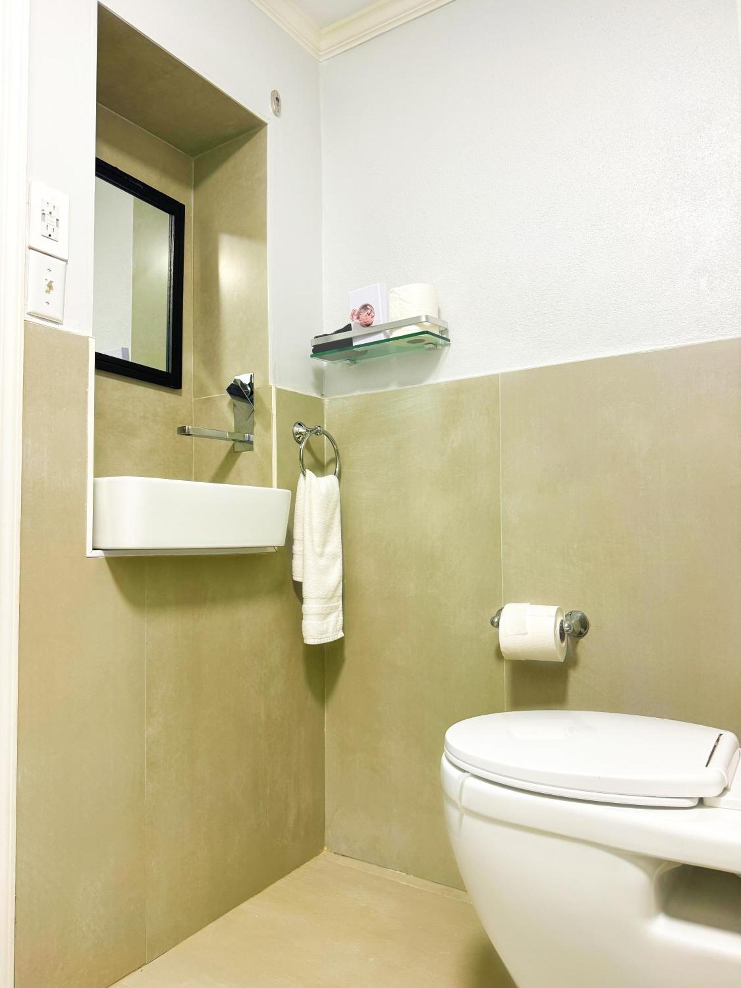Studio, 100 Feet From The Beach Насау Екстериор снимка