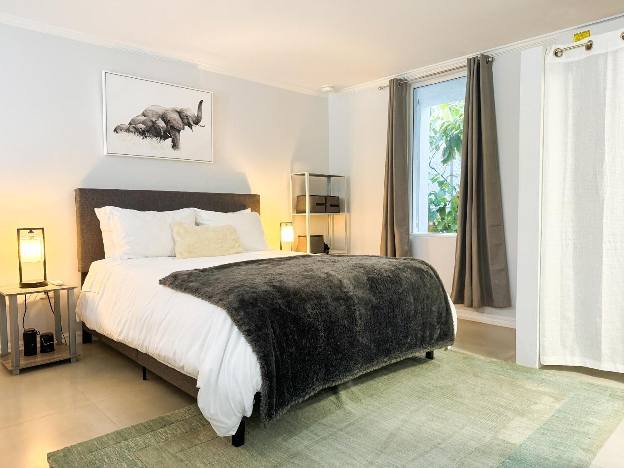 Studio, 100 Feet From The Beach Насау Екстериор снимка