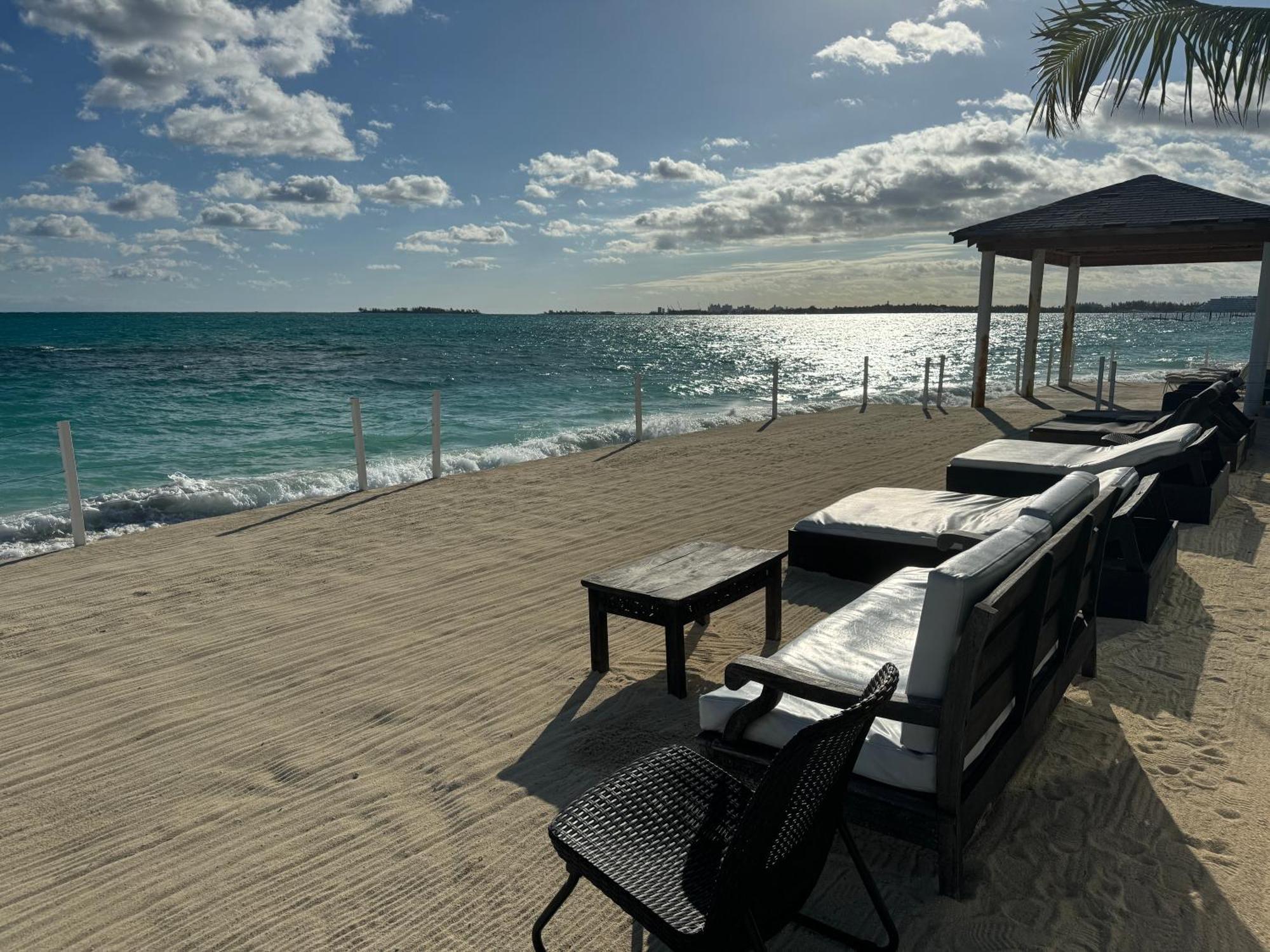 Studio, 100 Feet From The Beach Насау Екстериор снимка