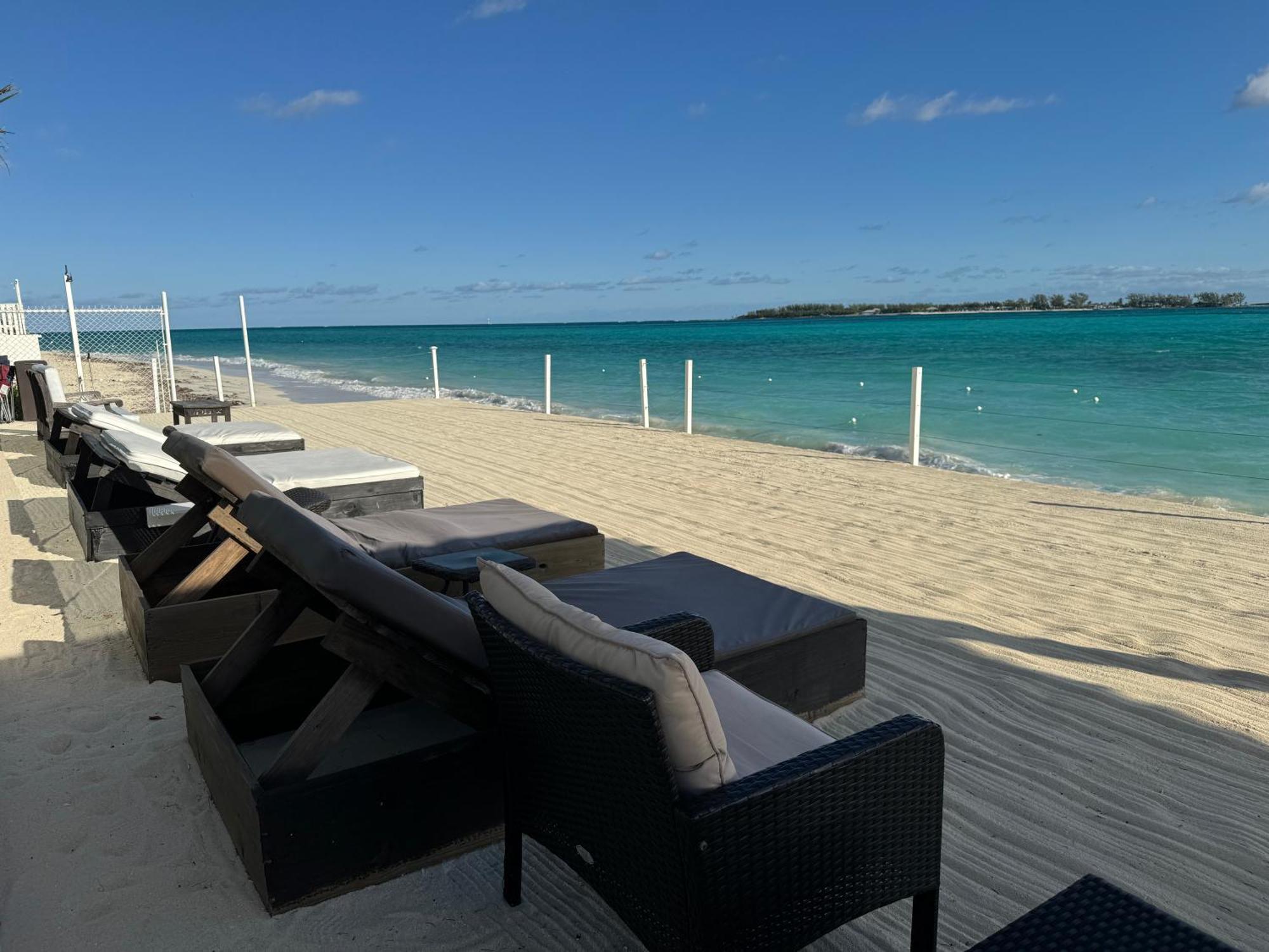 Studio, 100 Feet From The Beach Насау Екстериор снимка